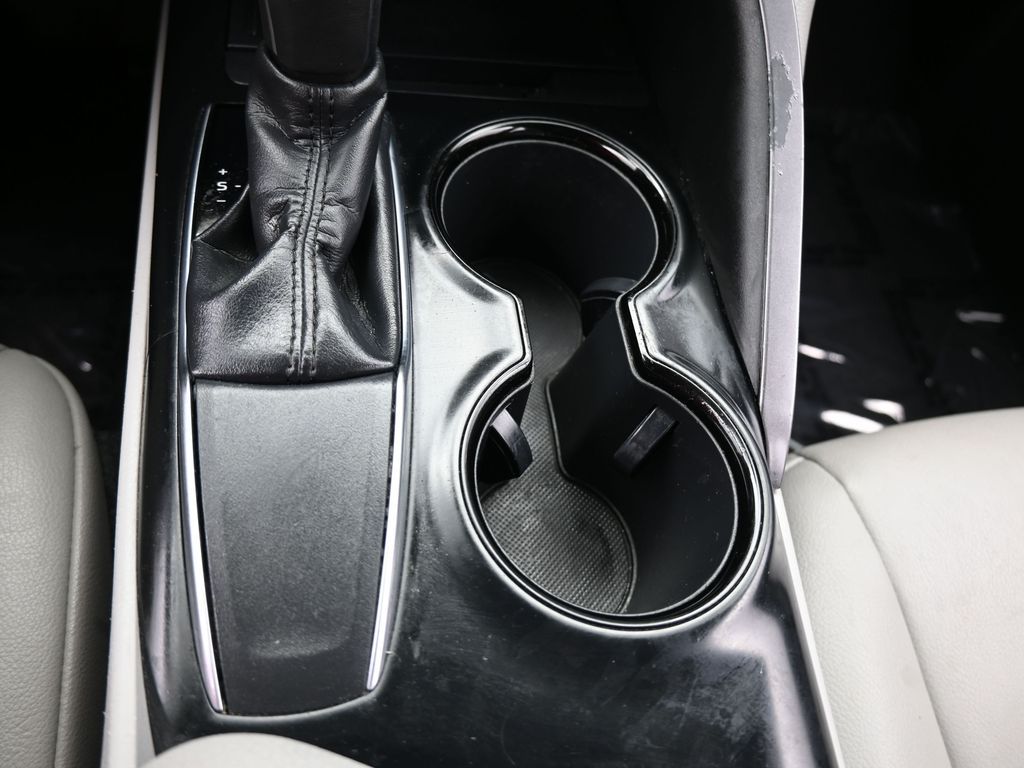 Vehicle image 47 of 67