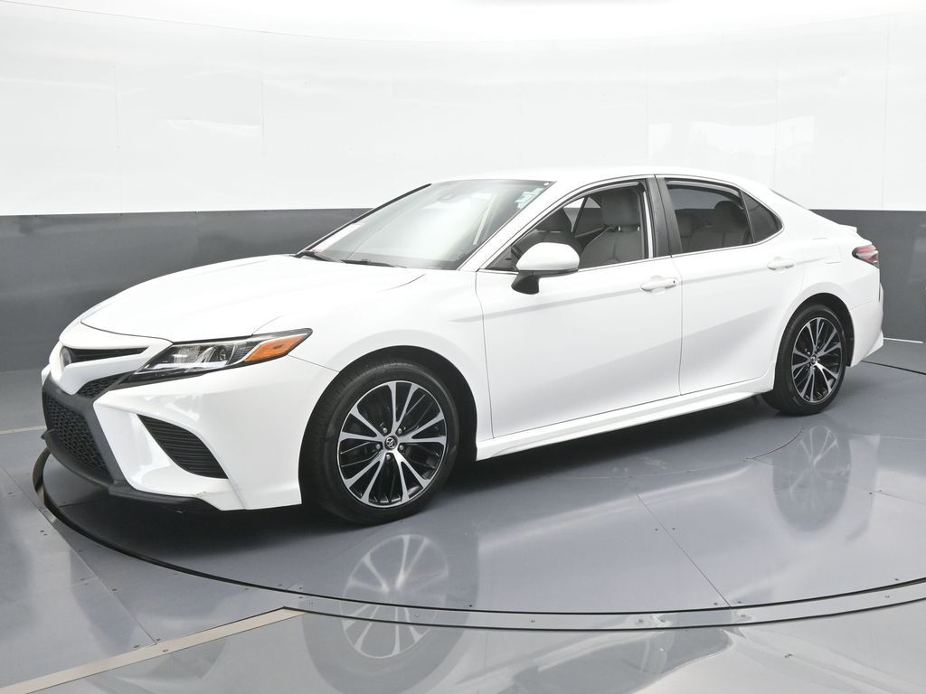 Vehicle image 10 of 67