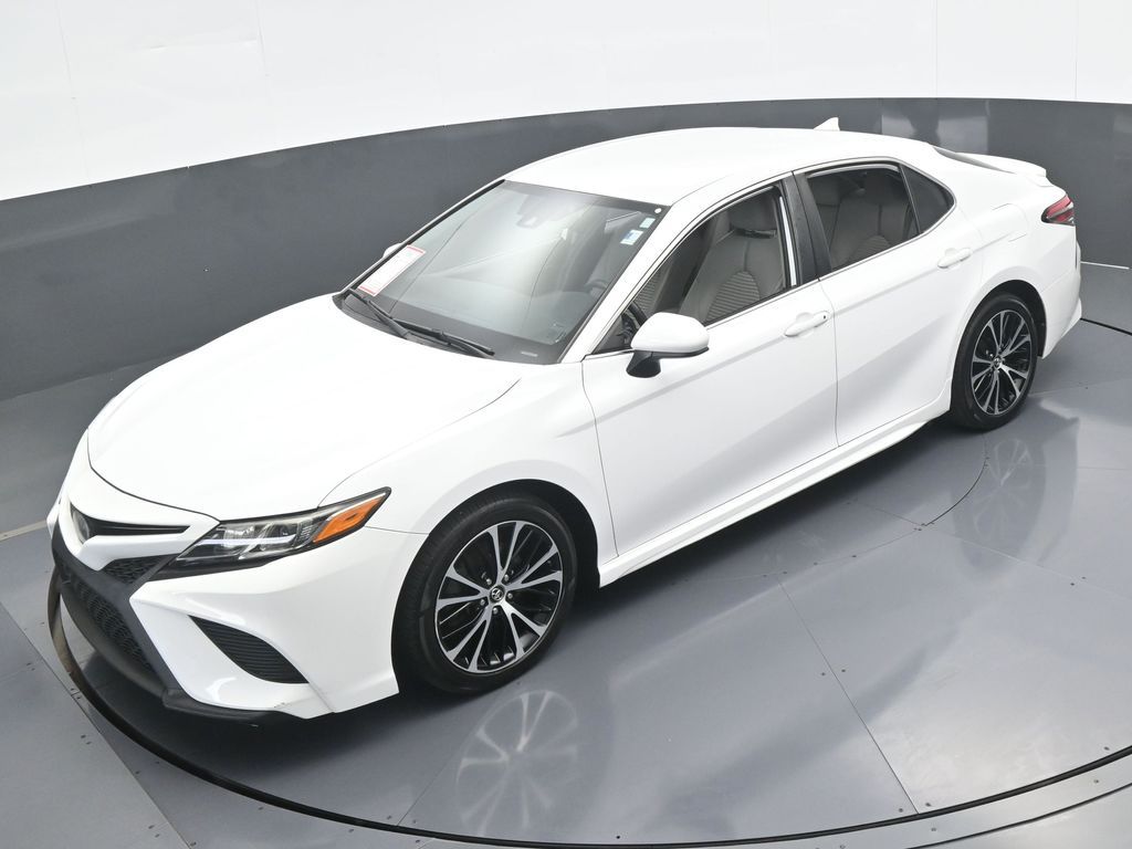 Vehicle image 18 of 67
