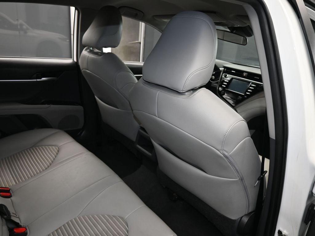 Vehicle image 61 of 67