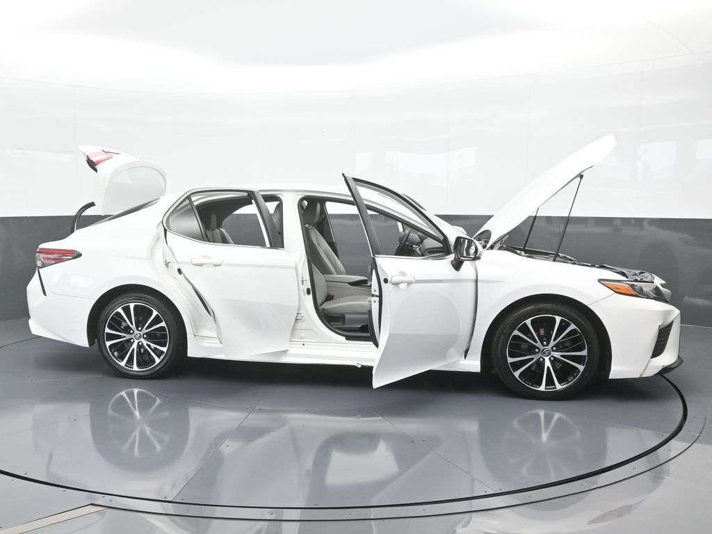 Vehicle image 28 of 67
