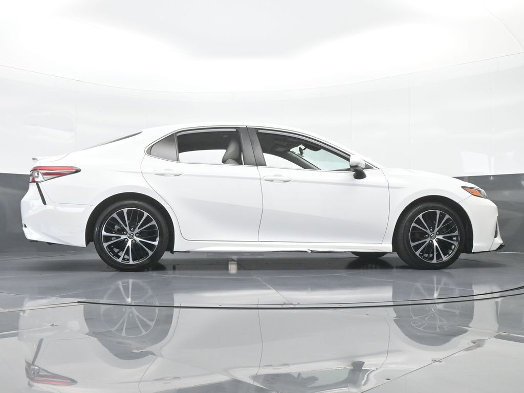 Vehicle image 5 of 67