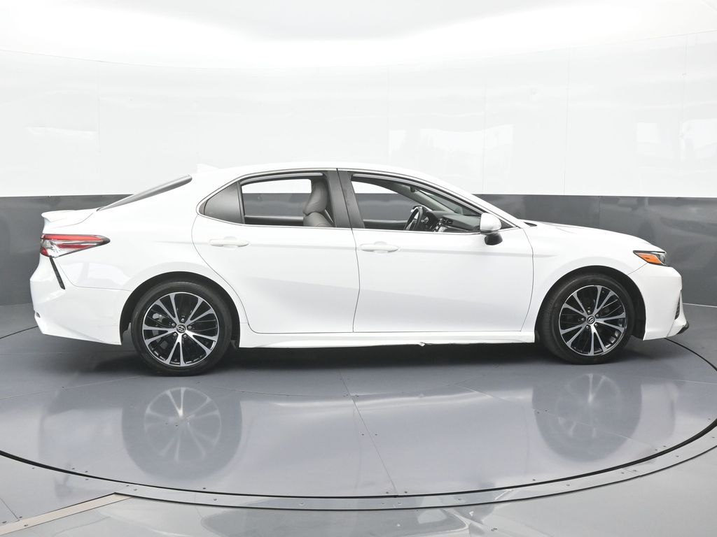 Vehicle image 12 of 67