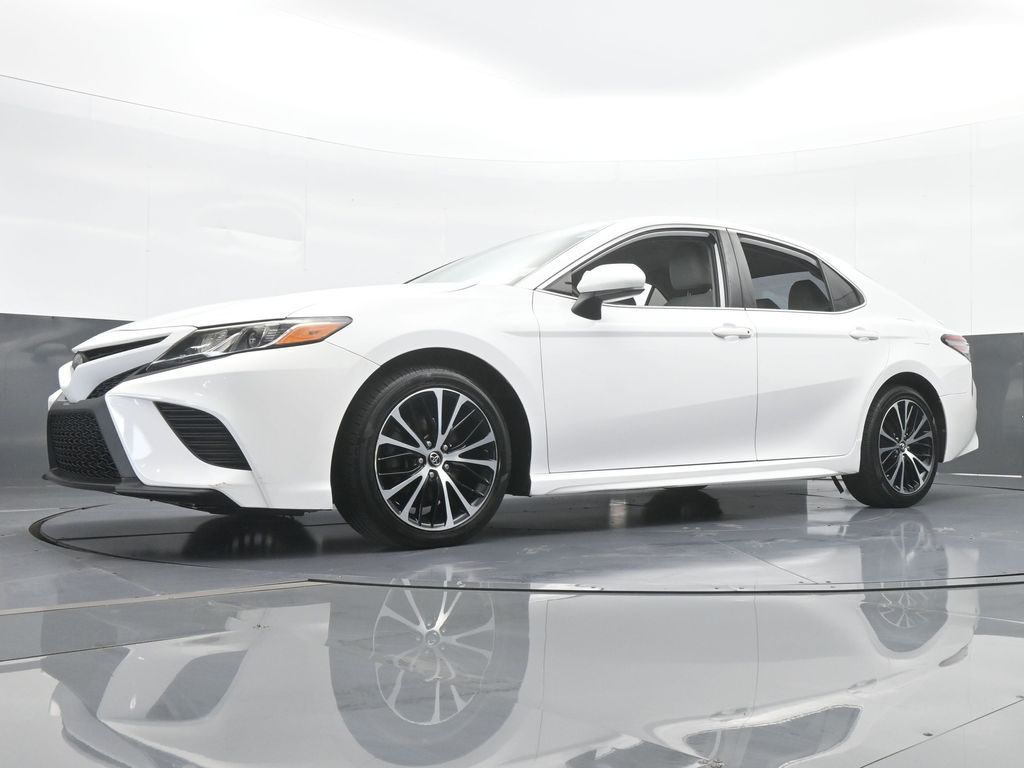 Vehicle image 25 of 67