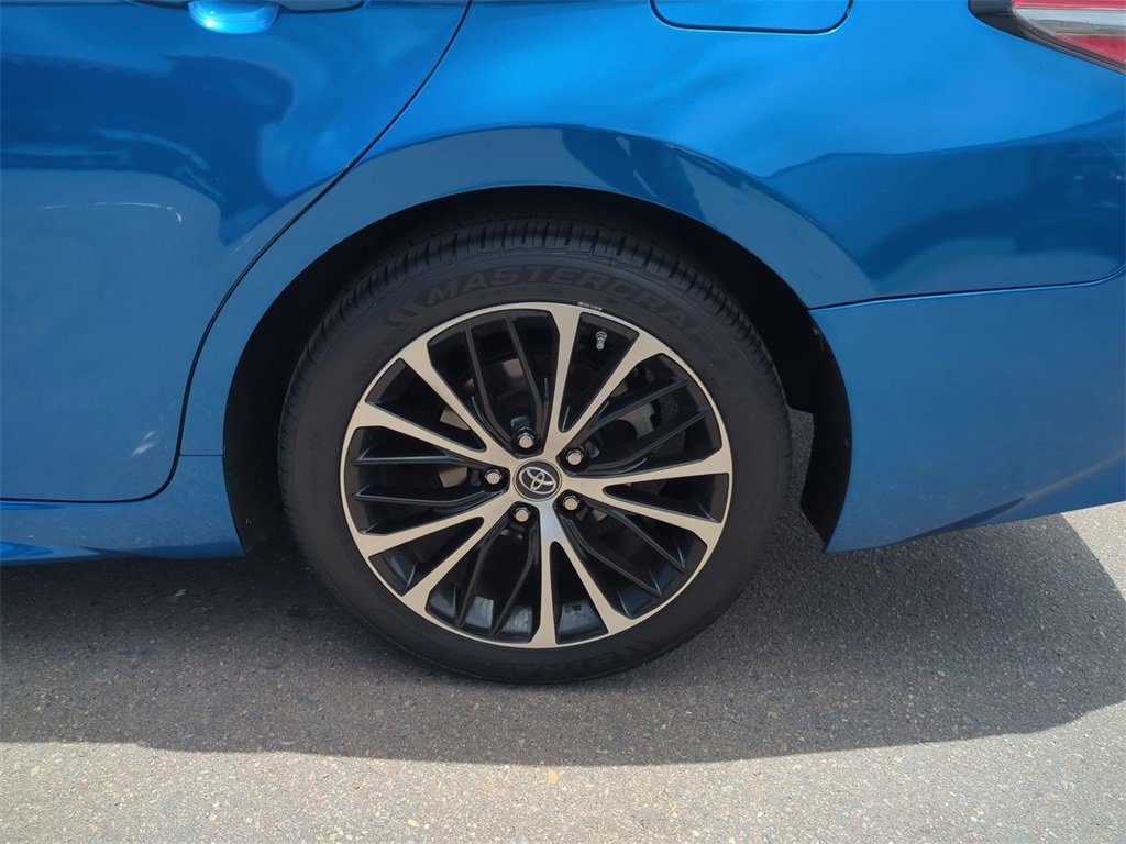 Vehicle image 12 of 33