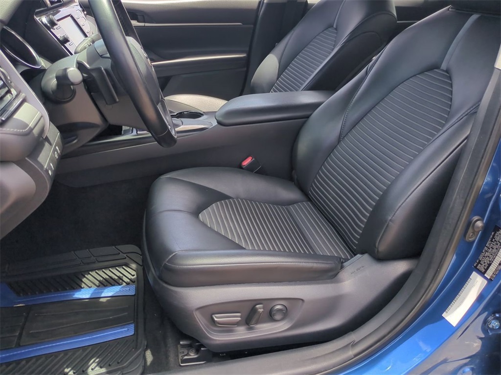 Vehicle image 17 of 33