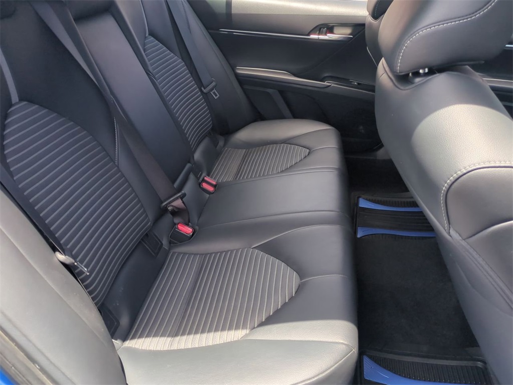 Vehicle image 16 of 33