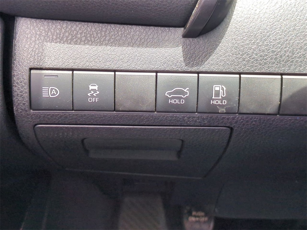 Vehicle image 31 of 33