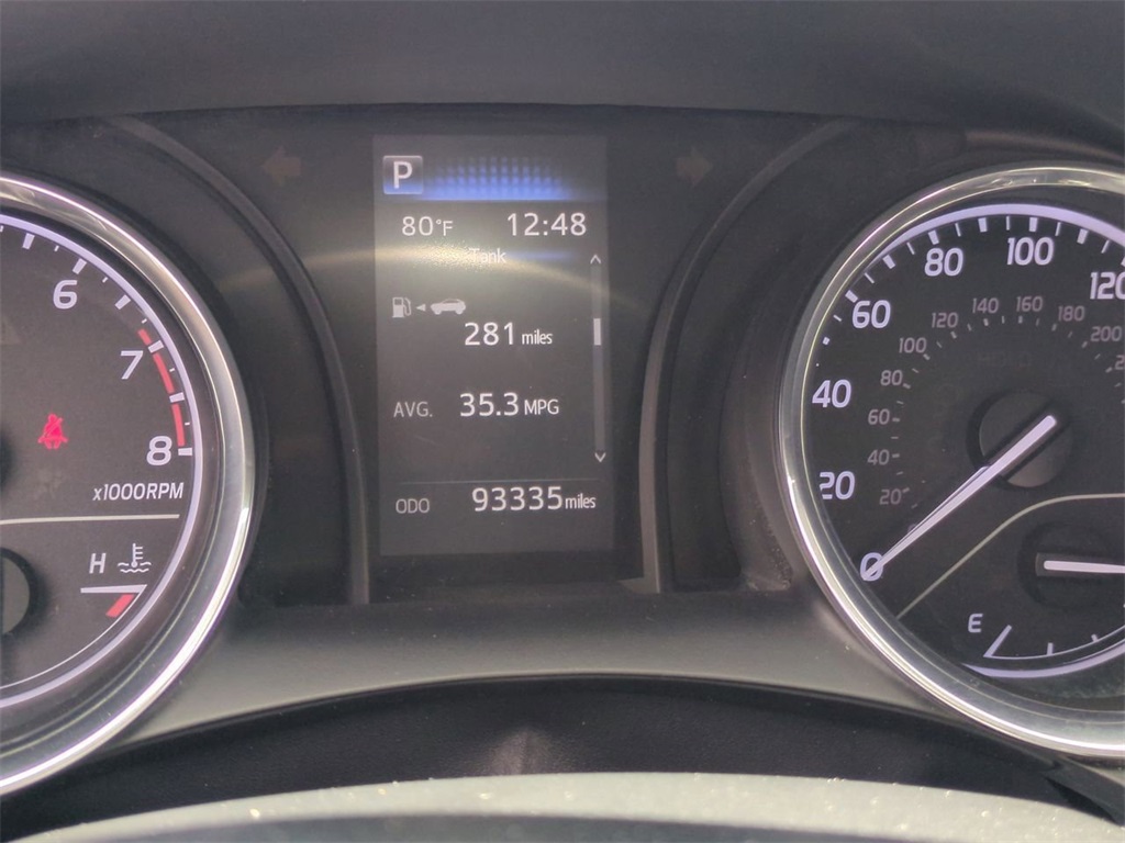 Vehicle image 21 of 33