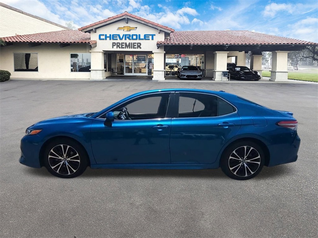 Vehicle image 10 of 33