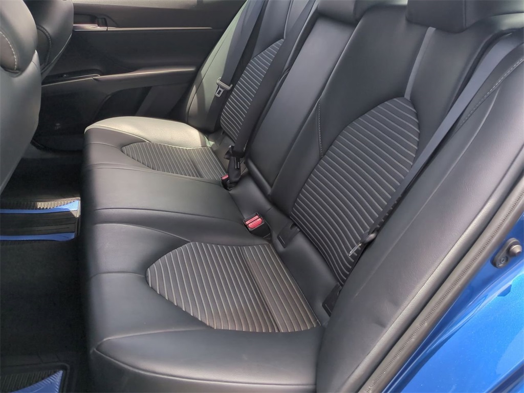 Vehicle image 14 of 33