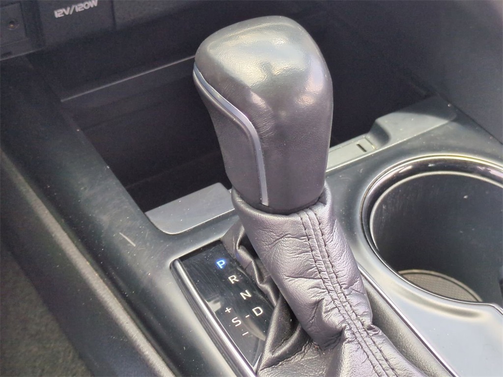 Vehicle image 25 of 33