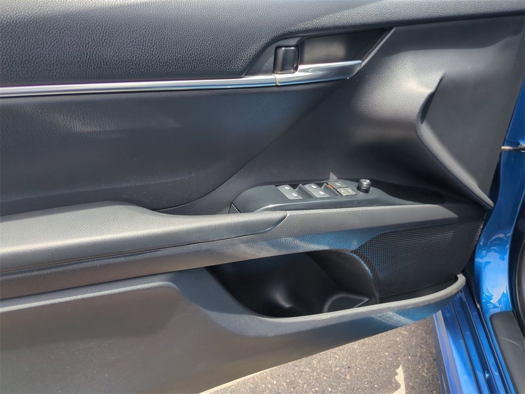 Vehicle image 26 of 33