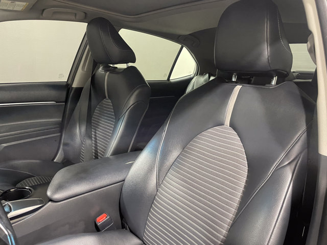 Vehicle image 24 of 30