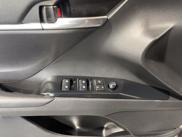 Vehicle image 17 of 30