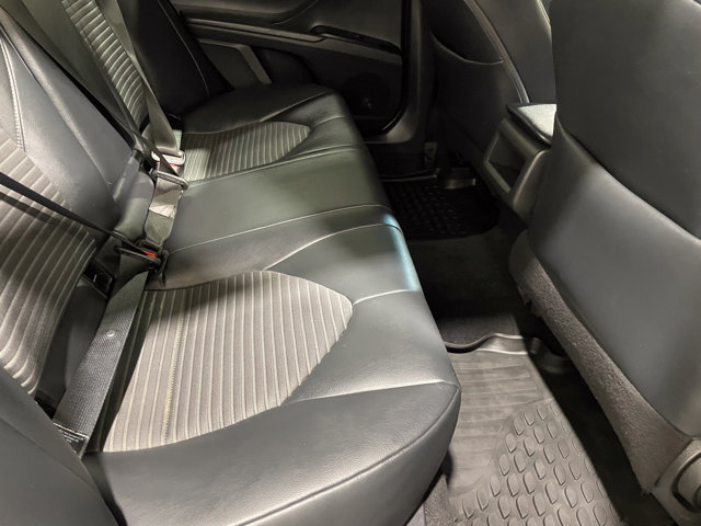 Vehicle image 27 of 30