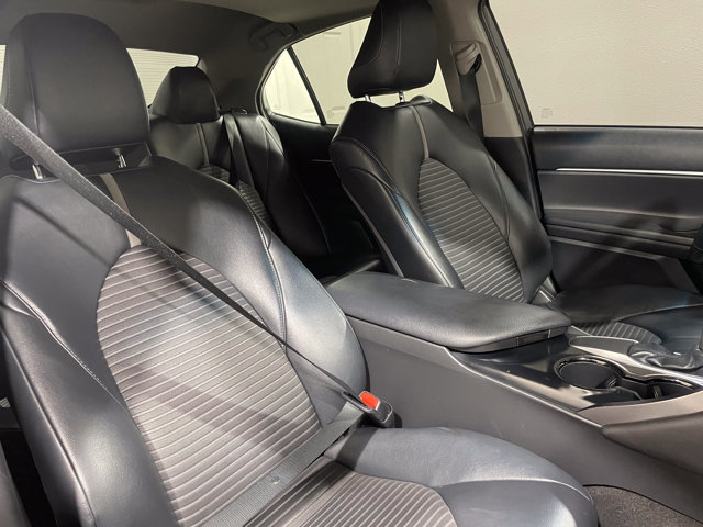 Vehicle image 26 of 30