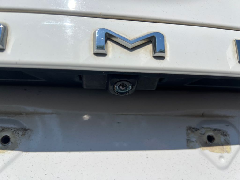 Vehicle image 25 of 31
