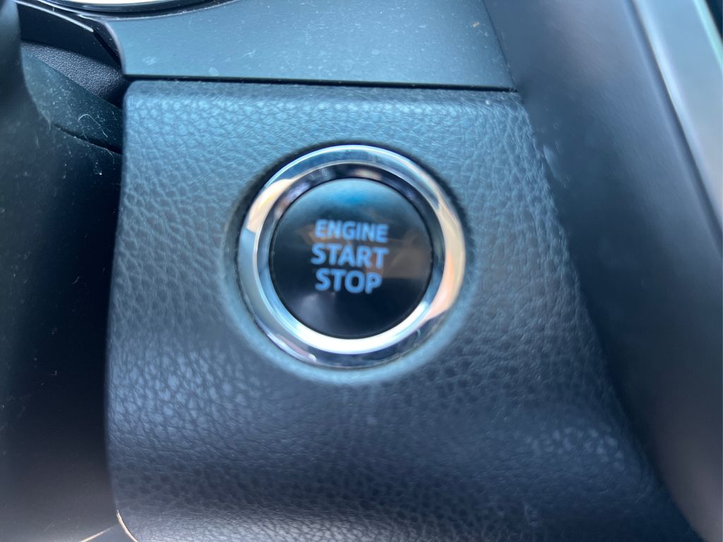 Vehicle image 22 of 31