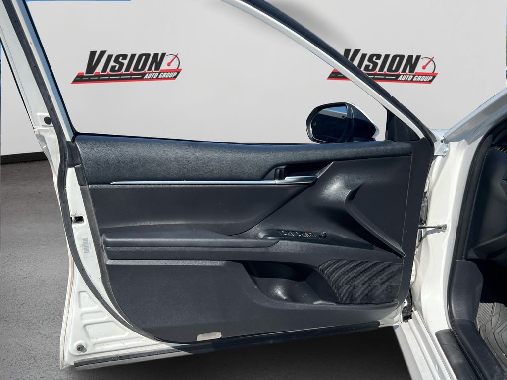 Vehicle image 26 of 31