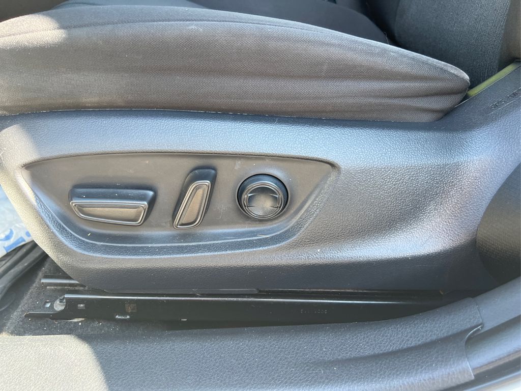 Vehicle image 28 of 31