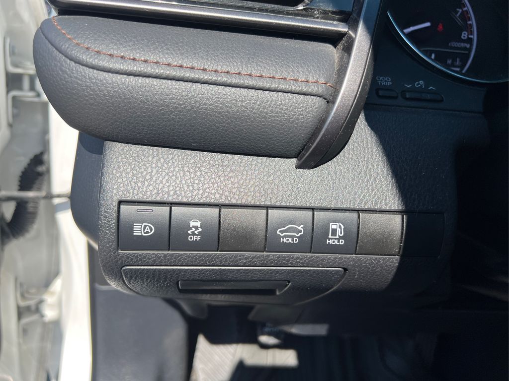Vehicle image 21 of 31