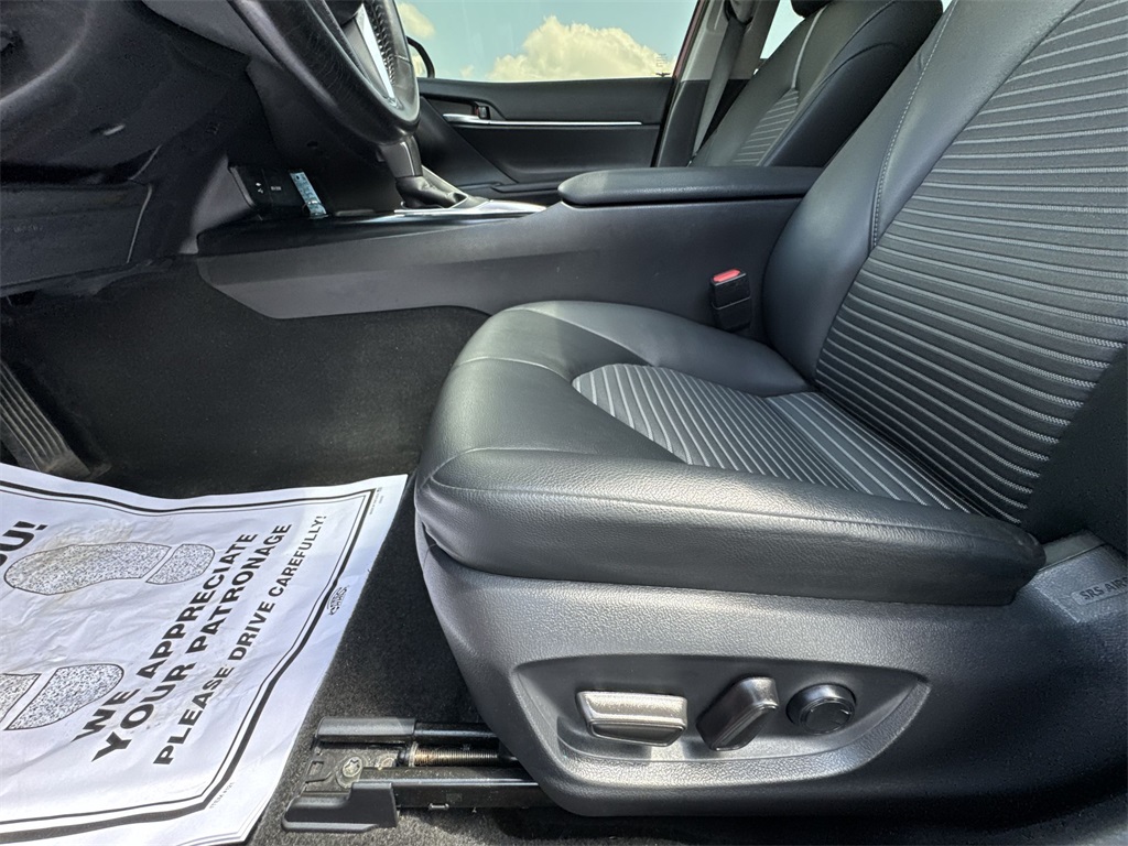 Vehicle image 16 of 26