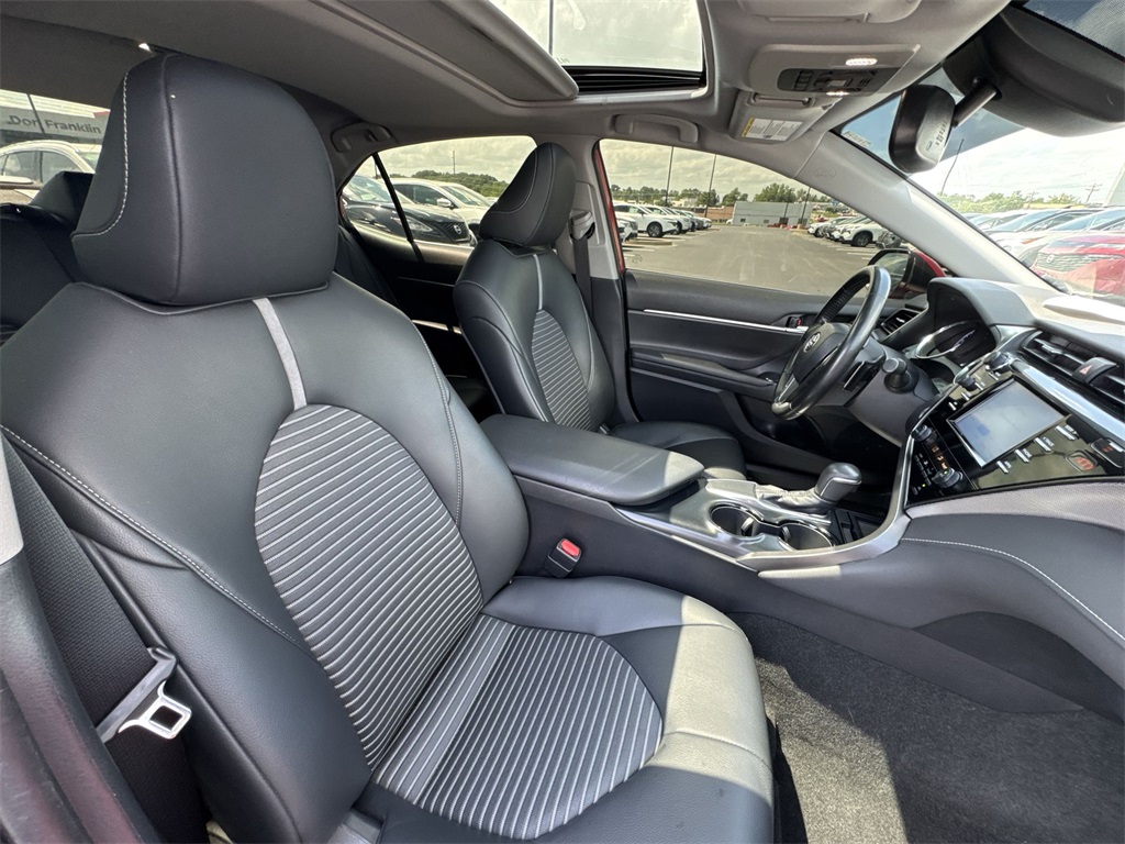 Vehicle image 14 of 26