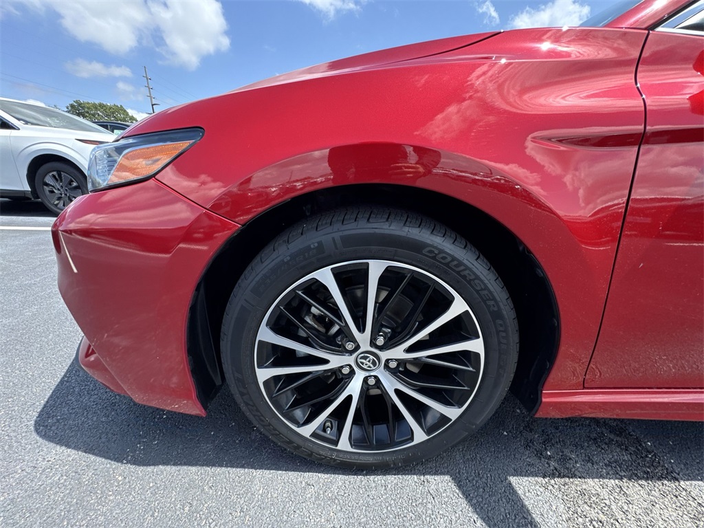 Vehicle image 10 of 26