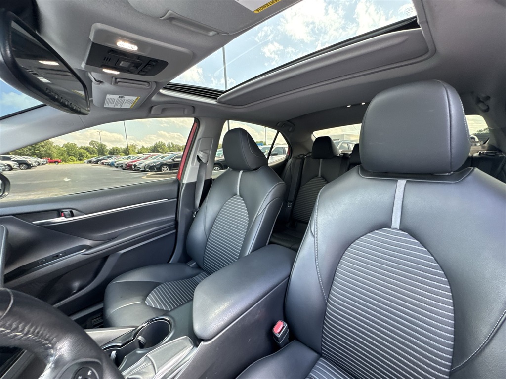 Vehicle image 15 of 26