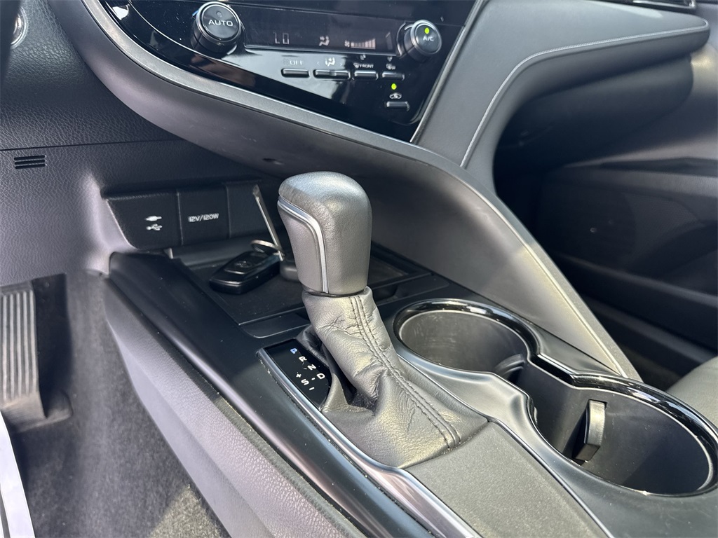 Vehicle image 23 of 26