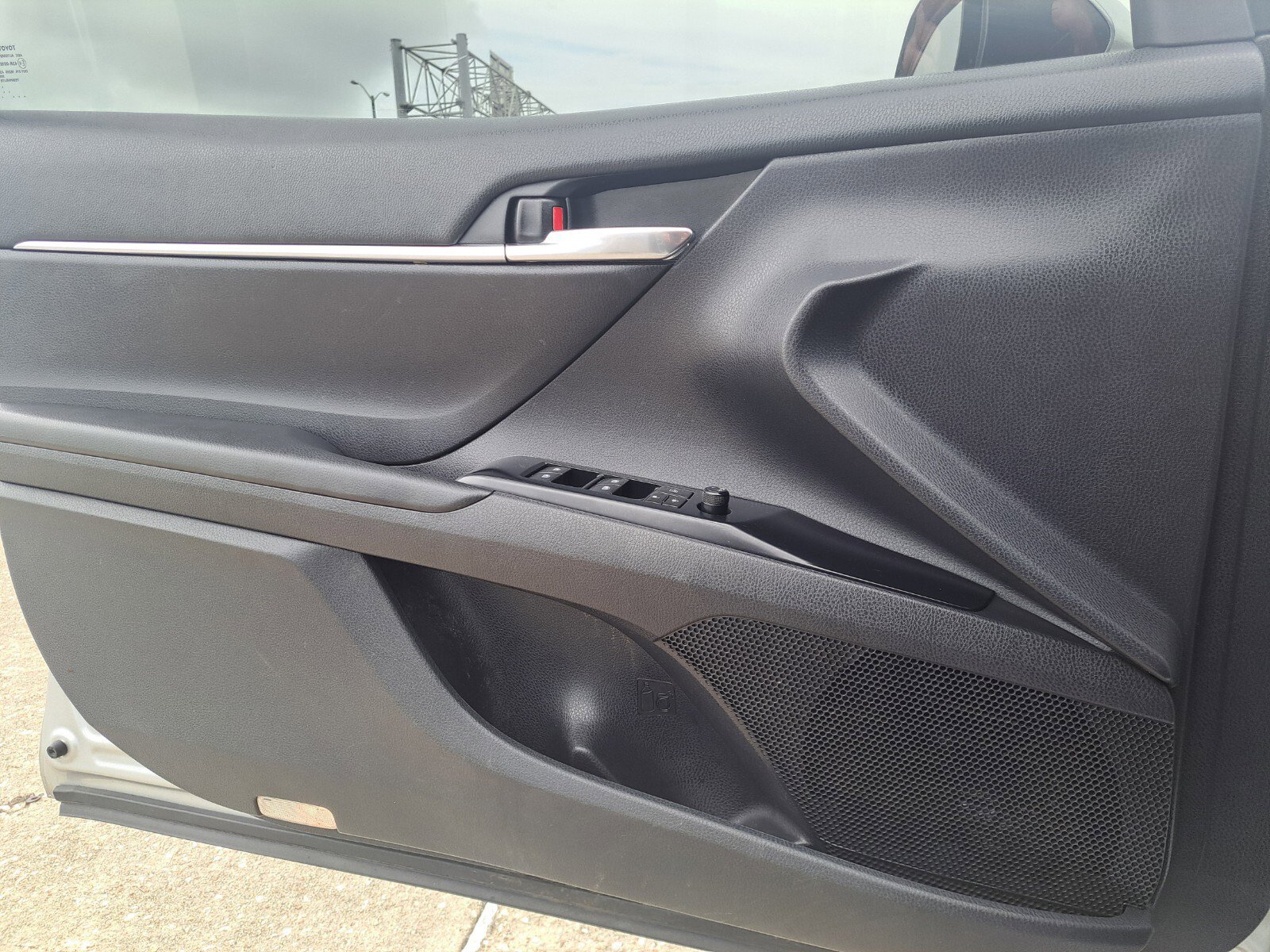 Vehicle image 17 of 30