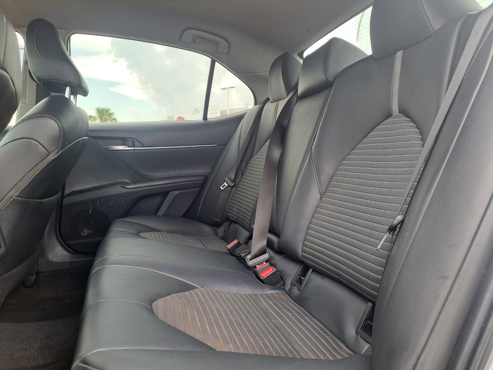 Vehicle image 19 of 30