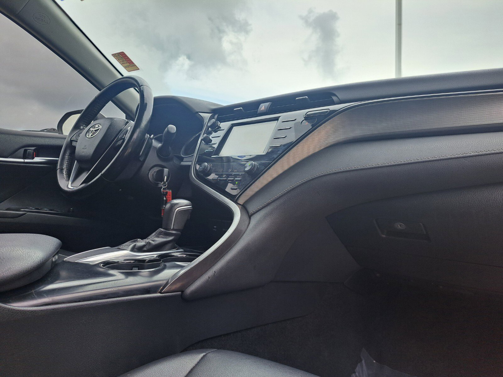 Vehicle image 25 of 30