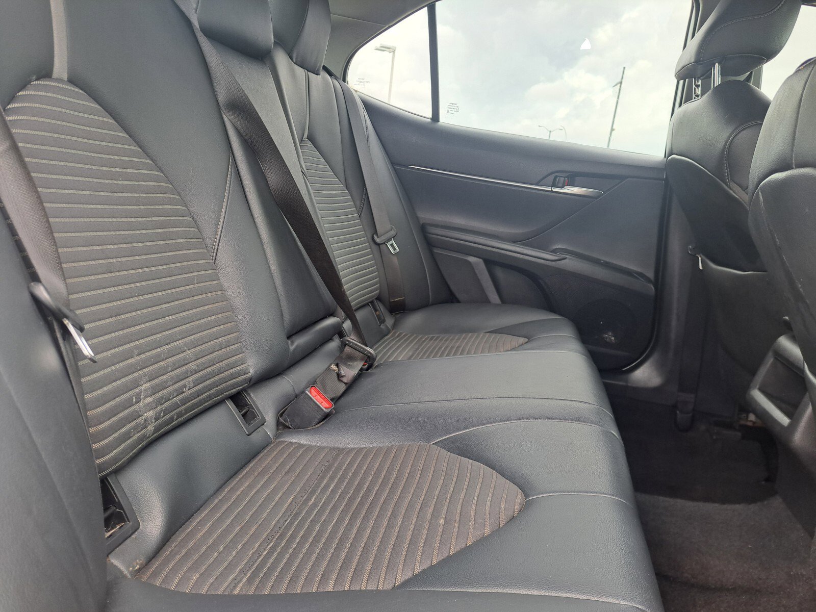 Vehicle image 28 of 30