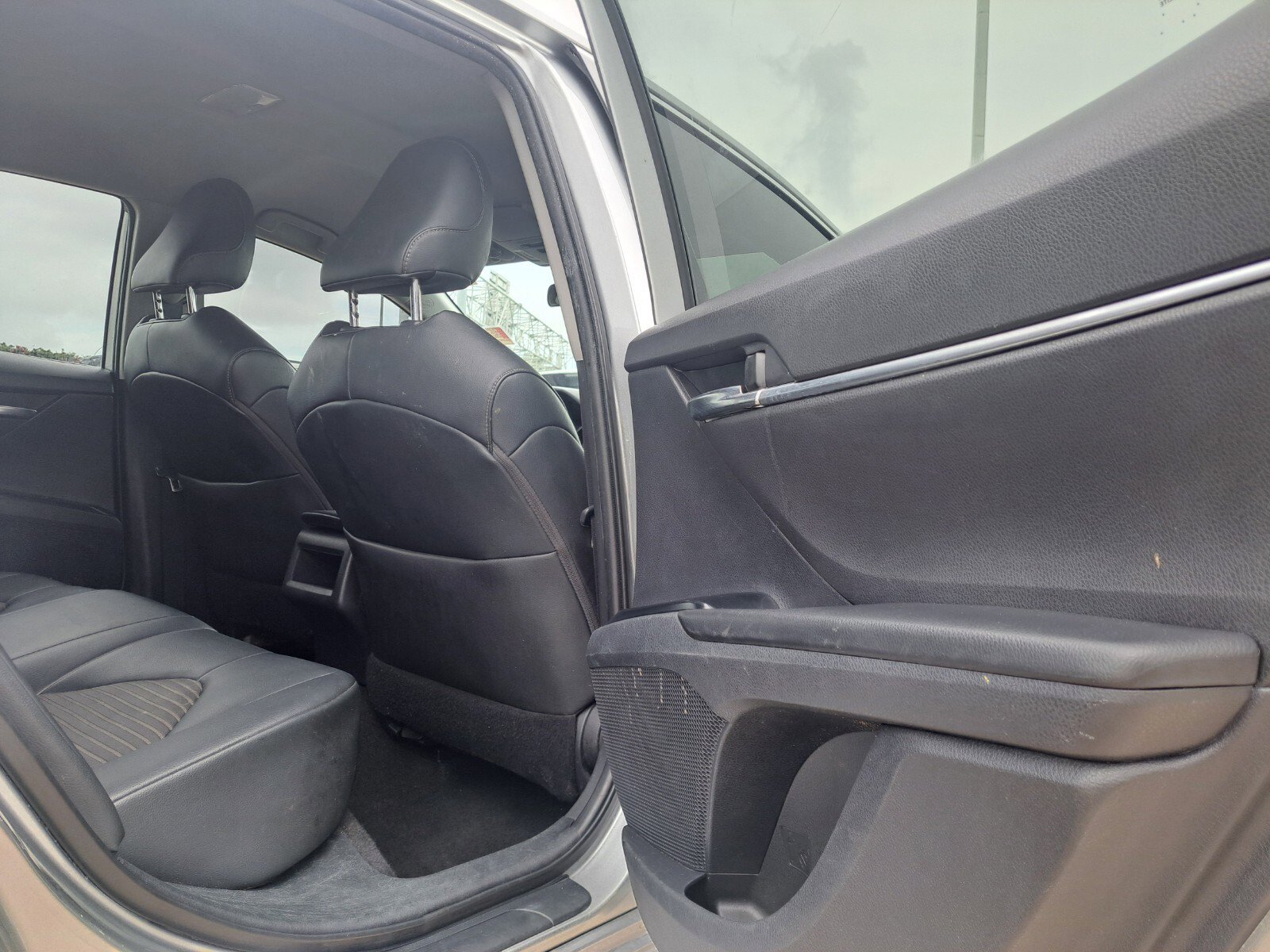 Vehicle image 27 of 30