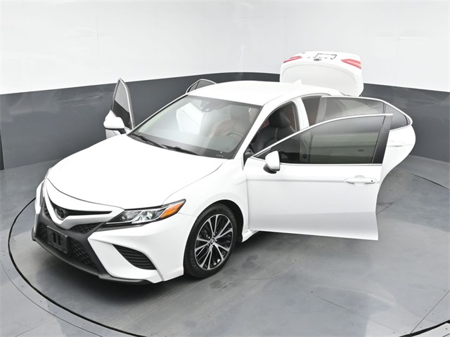Vehicle image 5 of 50