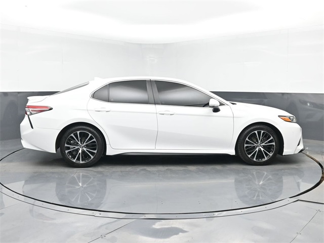 Vehicle image 16 of 50