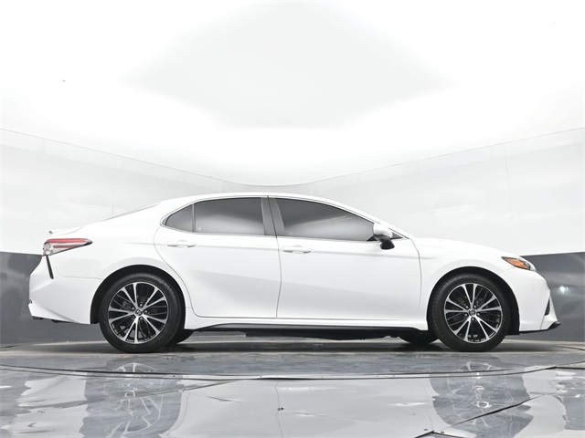 Vehicle image 17 of 50