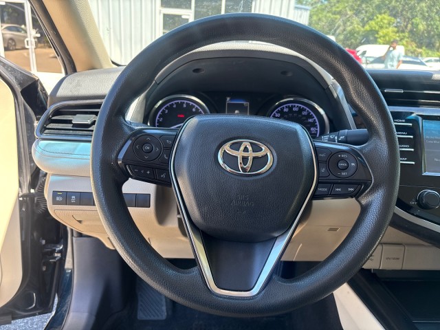 Vehicle image 14 of 21