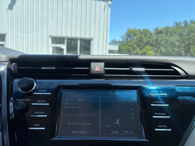 Vehicle image 19 of 21