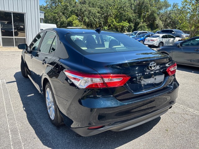Vehicle image 5 of 21