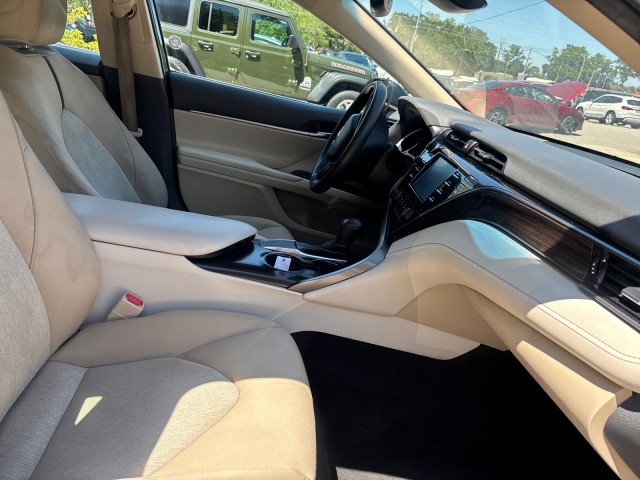 Vehicle image 13 of 21