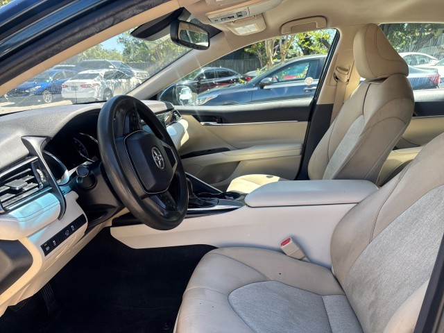 Vehicle image 10 of 21