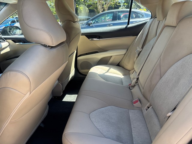 Vehicle image 11 of 21