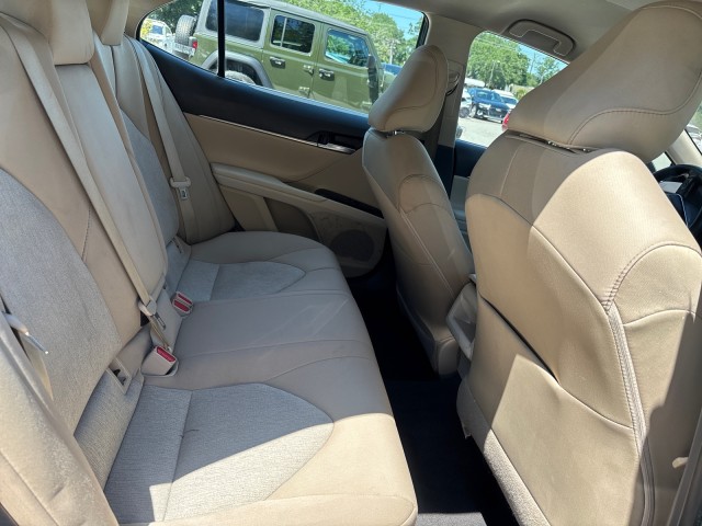 Vehicle image 12 of 21