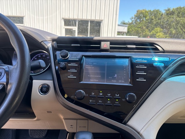 Vehicle image 17 of 21