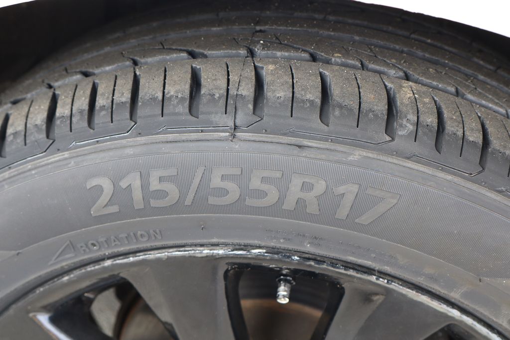 Vehicle image 34 of 36