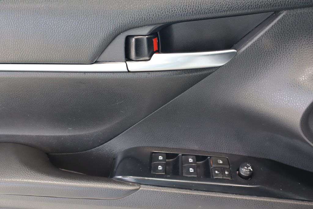 Vehicle image 13 of 36