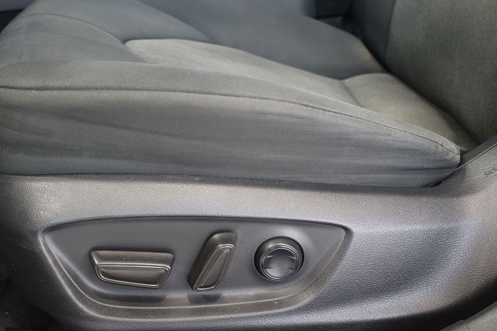 Vehicle image 15 of 36